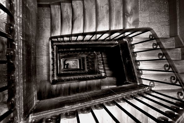 Stairs_in_Madrid_(Spain)_02